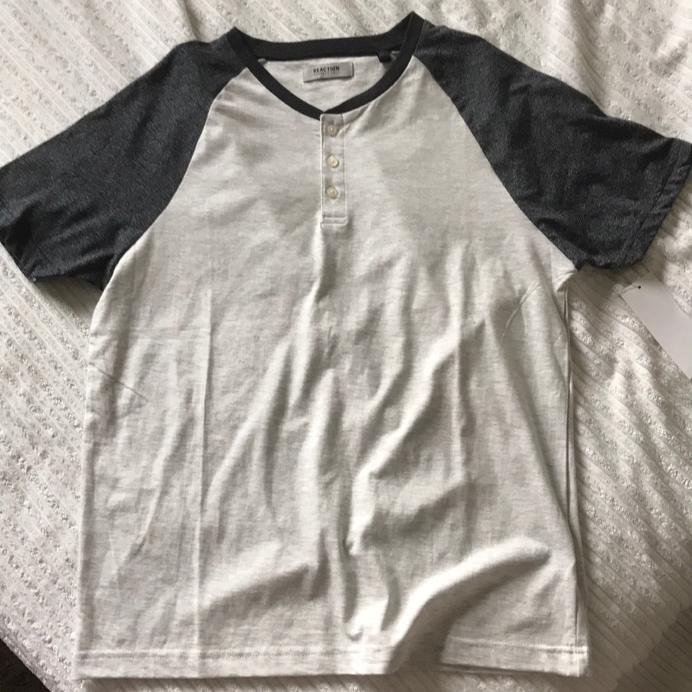 Reaction Kenneth Cole Tee
